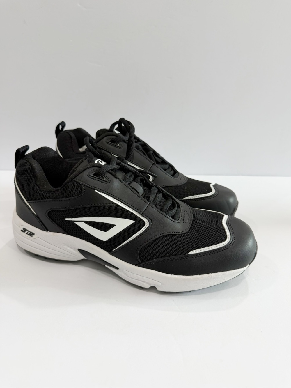 3N2 Mofo Turf Trainer athletic Men’s shoes
